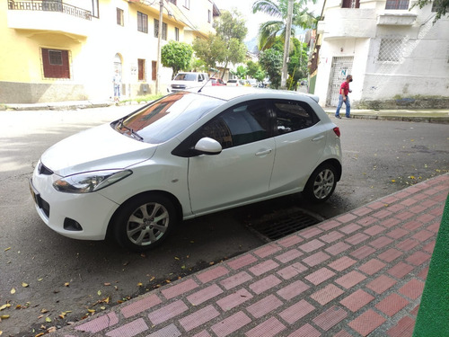 Imagen 1 de 15 de Mazda 2 Automático 1.500 5p
