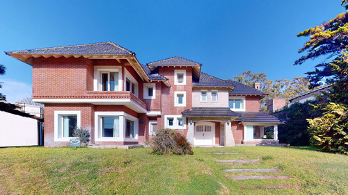 Casa De 6 Ambientes En Venta En Pinamar - Centro/iglesia A 300m Del Mar