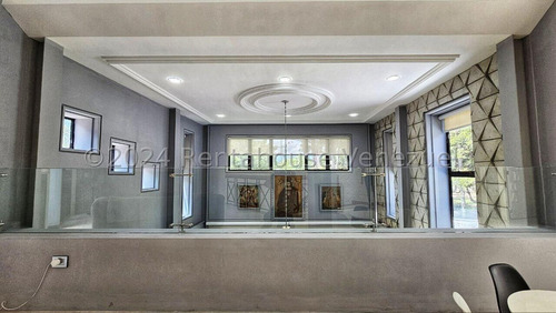 En Venta Impresionante Casa Ubicada En La Urbanización La Floresta 24-27529