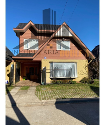 Imagen 1 de 17 de La Casa Que Tu Y Tu Familia Se Merece