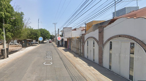 Casa En Remate Bancario En C. Literatura, Ex-hacienda El Tintero, El Tintero, Santiago De Querétaro, Qro. (60% Descuento, Excelente Plusvalía) ¡gran Oportunidad De Inversión! - Sk12