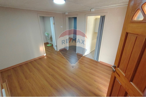 Casa Con Amplio Jardín Y Buena Conectividad
