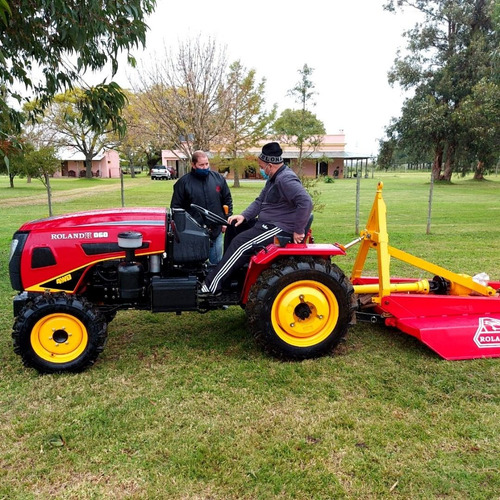 Imagen 4 de 18 de Tractor Compacto Viñatero Angosto Roland H060c 4x4 60hp