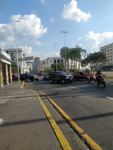 Alquiler De Local Comercial En El Centro De Caracas 