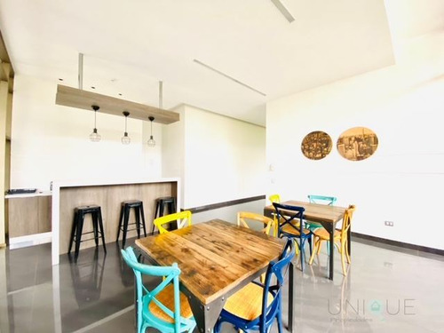 Imagen 25 de 30 de En Venta Luminoso Departamento En Las Condes 2d-2b-1e-1b