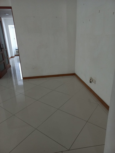 Imagen 20 de 28 de Apartamento En Evaristo Morales 3er Piso 256mts