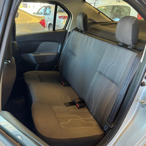 Renault Logan 1.0 16v Authentique Hi-flex 4p
