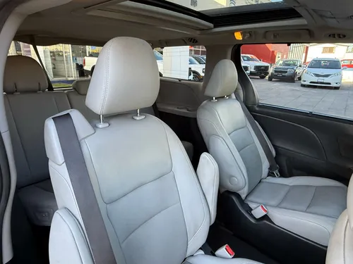 Toyota Sienna 3.5 Limited At