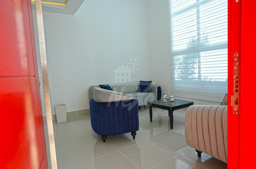 Imagen 3 de 15 de Vendemos Hermosa Casa Con Piscina En Residencial Cerrado, Santiago (jpc-224)