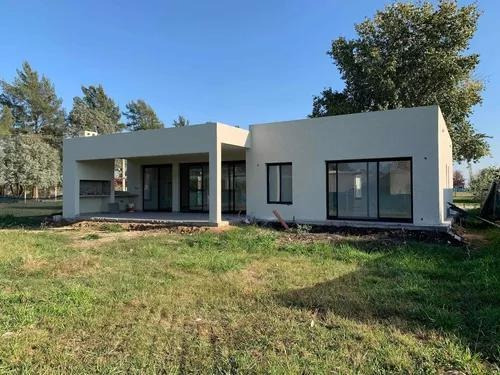 Imagen 2 de 18 de Casa - Los Cardales