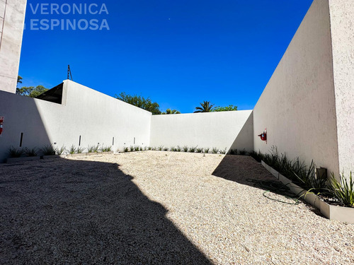 Departamento De Dos Ambientes Con Cochera, En Venta- Ituzaingó Sur