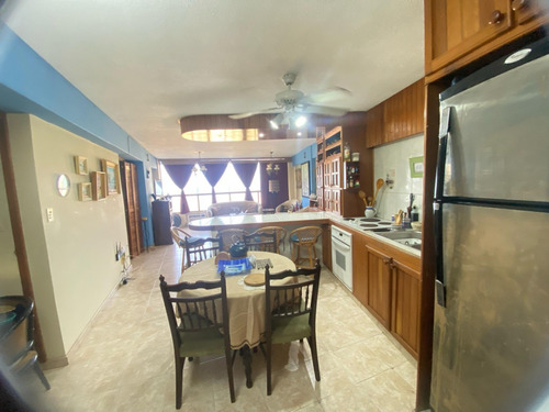 Apartamento En La Guaira De 84m2, 2 Hab, 2 Baños 1 P/e ( Acropolis) Ep