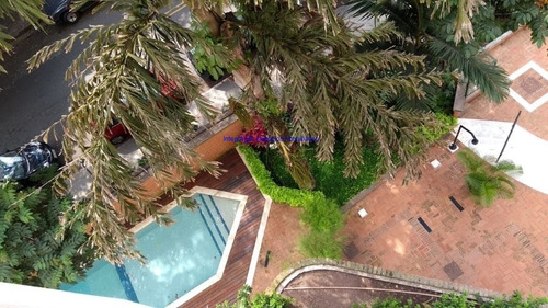 Imagem 4 de 29 de Apartamento 210m², 04 Dormitórios (sendo 02 Suítes), 05 Banheiros E 04 Vagas Na Garagem. Condomínio Com Portaria 24hrs, Piscina, Academia E Salão - 20092505 - 68555825