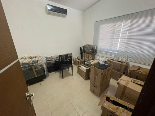 Imagen 5 de 27 de Casa En Venta En Valles De Camoruco Valencia 22-15578 Gerardo Guillén Rentahouse