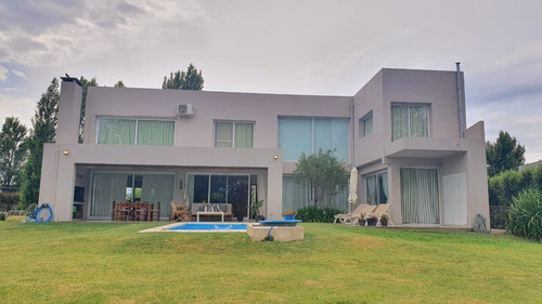 Imagen 3 de 30 de Chalet Seis Ambientes Con Parque Y Piscina
