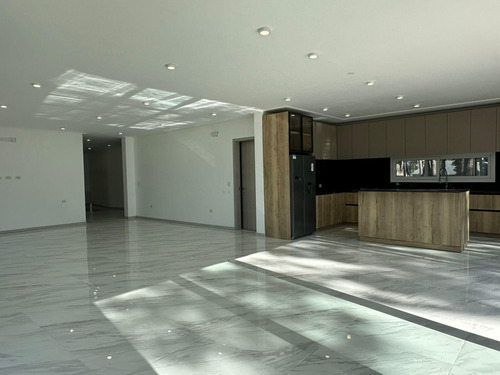 Casa En Venta - 4 Dormitorios 4 Baños - Cochera - 1.300mts2 - Pinamar