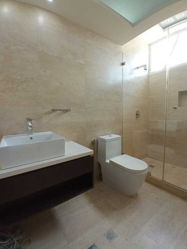 Imagen 18 de 21 de Vendo Casa 1462m2 5h/6b/6pe El Cafetal 0678