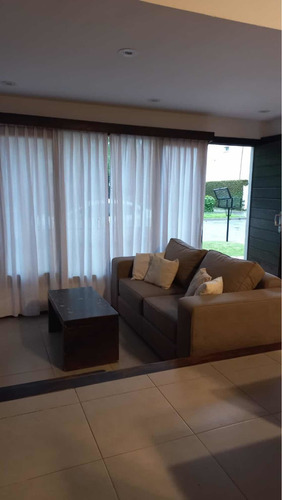 Imagen 26 de 26 de Alquiler Temporario. 5 Amb, 8 Personas -3 Baños, Patio Y Parrilla- Excelente Ubicación. Disponible A Partir Del 22 De Febrero Y Marzo