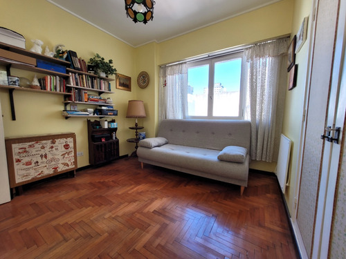 Venta Semipiso De 3 Ambientes Con Balcón Aterrazado. Zona Centro
