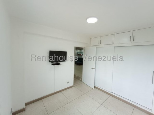 Apartamento Amoblado Y Totalmente Actualizado En El Paraiso. Codg Mas 25-23520