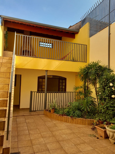 Sobrado Com Jardim E Area De Lazer