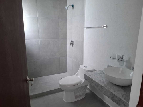 Casa En Venta De Una Planta En Zona Desarrollo San Pablo, 2 Recámaras, 2 Baños