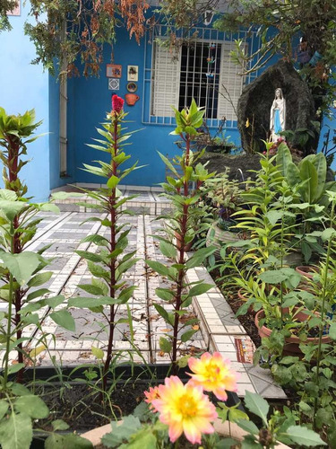 Térrea Com 2 Dorm/ 6 Vagas - Jd. Umarizal R$ 500 .000 Ref. 3385 - V3385