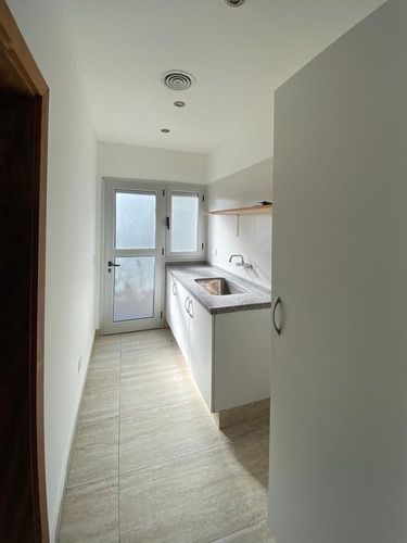 Sin Comision. Urgente!!! Escucho Oferta Razonable. Con Renta. Inmobiliarias Abstenerse.