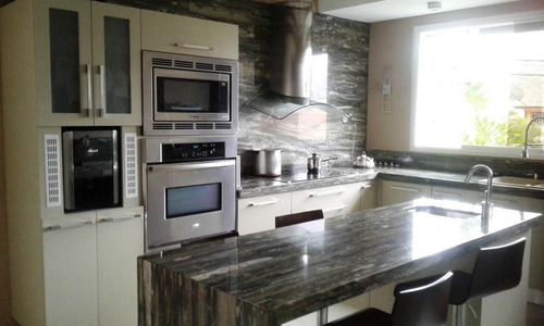 Hermosa Casa Remodelada Con Acabados De Primera En Venta Ubicada En Las Marías 20-13481