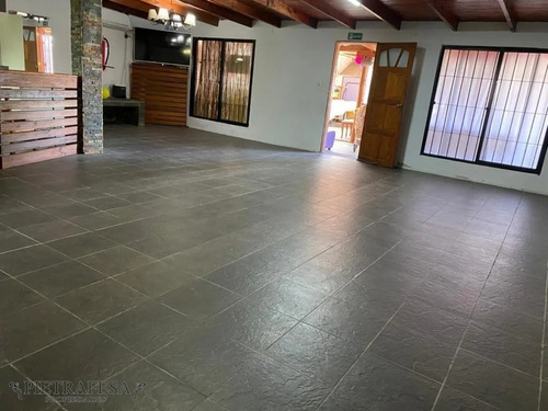Dos Casas En Venta 3 Dormitorios 4 Baños Con Gran Patio Barbacoa Y Piscina- Av. Cibils-reducto- Ref: 1449