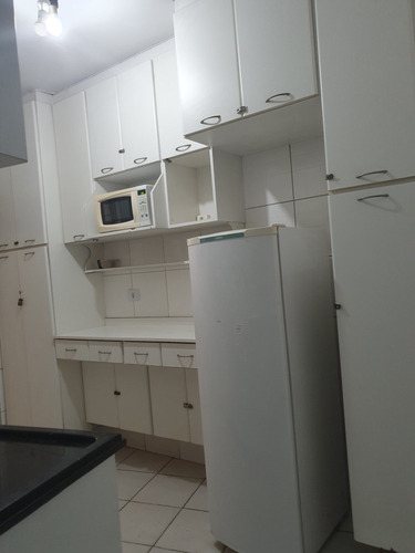 Aluga-se Quarto Grade Com Pia E Banheiro