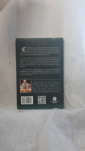 Livro Veda - Segredos Do Oriente - Uma Antologia De Artigos E Ensaios - A C Bhaktivedanta Prabhupada (Usado)