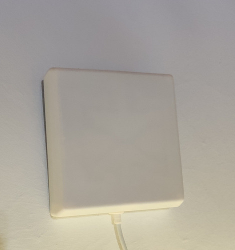 Antena Interna Tipo Panel De 8dbi De 700 A 2700mhz Con Cable