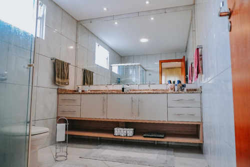 Casa Ampla Na Itoupava Norte, Com 3 Dormitórios Sendo Uma Suite, Sala De Jantar Sala De Estar Sala De Tv Com Lareira, Lavabo, Cozinha, Ampla Área De Lazer Com Piscina.aceita Apto De Menor Valor Na Ne