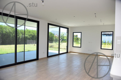 Casa En Venta De 5 Ambientes En Puertos