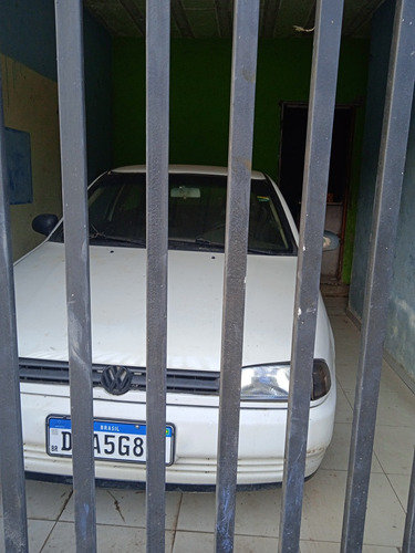 Casa Com Garagem 3 Cômodos Com Banheiro