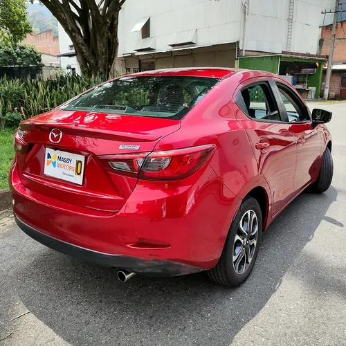 Mazda 2 GRAND TOURING LX SEDAN