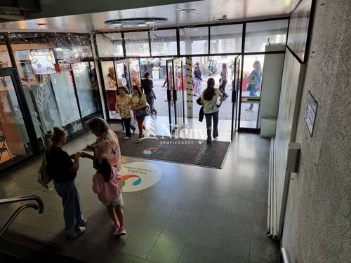 Céntrico Local Comercial En Arriendo - Caupolicán/barros