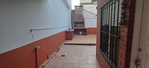 Casa Con Jardín Y Parrilla En Alquiler!
