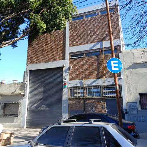 Excelente Deposito Donato Álvarez