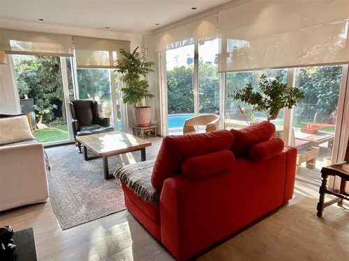 Casa En Venta De 4 Dorm. En Las Condes