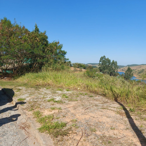Terreno Com Fundo Para A Represa