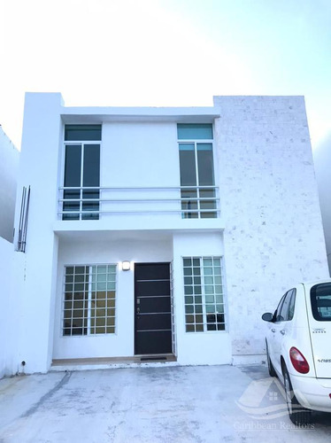 Casa En Venta En  Playa Del Carmen Ihzl6546