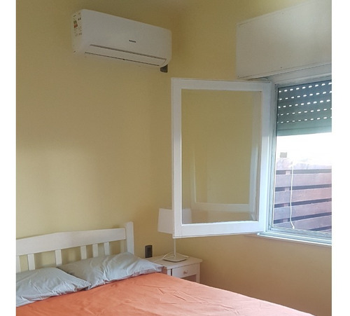 Imagen 10 de 21 de Casa En Piriapolis Para 6 Con Aire Acondicionado Baño A Nuevo, Parrillero Techado Iluminado, A 1 Cuadra De La Rambla Cerca Del Puerto