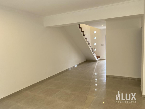 Imagen 30 de 30 de Venta Departamento Duplex Extrenar 2 Dormitorios Patio Cochera - Granadero Baigorria
