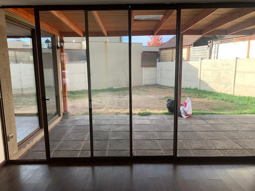 Casa En Arriendo De 3d/3b En Condominio Los Poleros Machalí
