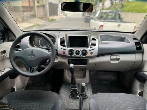 Imagem 10 de 13 de L200 Triton Glx 4x4 Cambio Manual