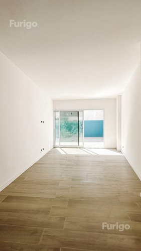 Venta. 1 Dormitorio Con Patio En Zona Tribunales