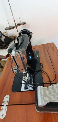 Maquina De Coser Necchi (Usado)