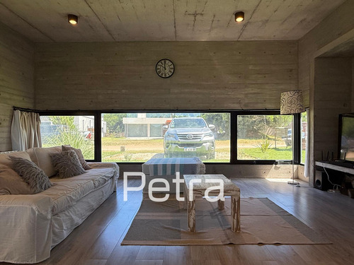 Casa En Venta De Hormigón Visto En Costa Esmeralda